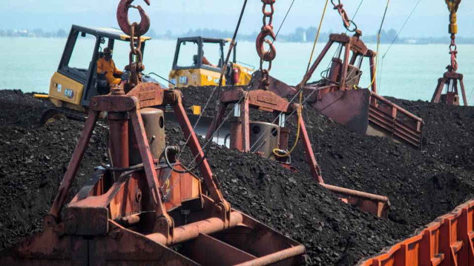 Batubara yang Tak Kunjung Pergi, Menguji Keseriusan Transisi Energi Indonesia